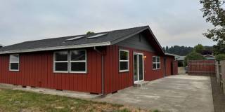 ZELIA! Arcata 3/2, 2 car garage, south facing patio Gallery 1