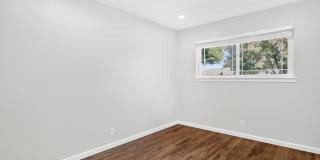 899 Ebbets Drive Gallery 51
