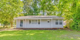Charming 3BR House in Whiteville Gallery 1