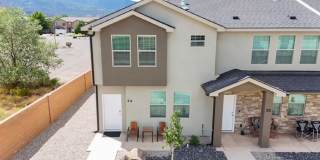 End Unit! 3 Bedroom House for Rent Gallery 1