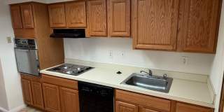 Olde Crofton Charm! Two Bedroom Townhome Gallery 4