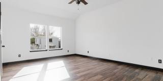 1733 Elm Street Gallery 25