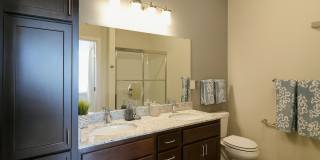 Oaks of Shorewood Apartments - 55+ Active Adult Apartment Homes Gallery 10