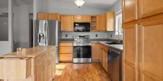 Amazing 3 Bedroom/2 Bath Bi-Level Home for Rent Gallery 6