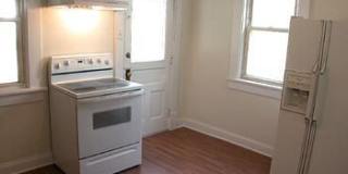 4 Bedroom North Campus Newly Remodeled House with 2 Decks and Patio Gallery 6