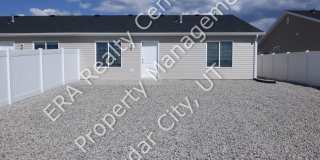 Move-in Bonus! - 3 bedroom - 2 Bath - Single Level Twin Home Gallery 14
