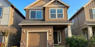 Gorgeous Single Family home in great condition with private patio - $500 Move in incentive Gallery 1