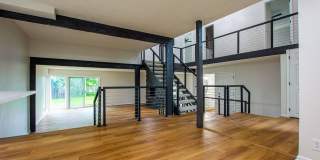 Beautifully Remodeled Modern 5 Bedroom / 3 Bath Home Near Millard North Gallery 1