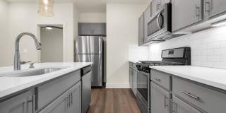 1 Bedroom home with Fenced Backyard! Gallery 6