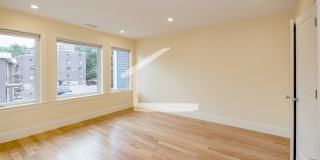 Brand New 3,500 Sq. Ft. Luxury Townhouse in Oak Square w Built In Garage! 1st & Security Only, Laundry In Unit Gallery 20