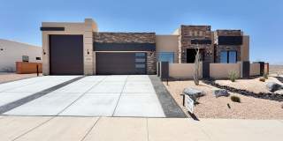 Beautiful Single-Level Home with Trail Access & Stunning Views!!! Pet Friendly! Gallery 1