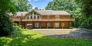 2215 Spalding Drive Gallery 1