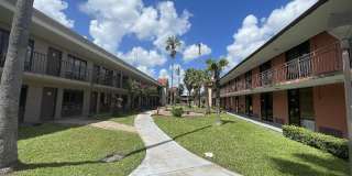 Centrally located condo studio in Orlando! - next to Florida Mall - all utilities included! Gallery 8