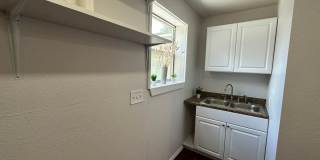 2-BEDROOM *ALL UTILITIES INCLUDED* Gallery 11