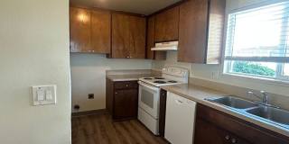 (526) Halpert Duplexes - 4 Bedroom / 2 Bathroom Gallery 4