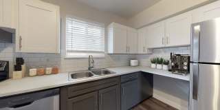 Acoma Square Gallery 8