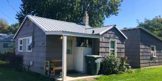 Newly Remodeled 1-Bed with Bonus Room Gallery 1