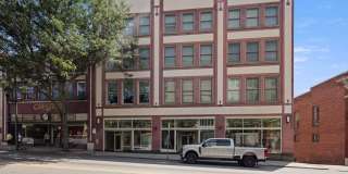 Beautiful Downtown Condo - Elevator Access, Parking Included Gallery 1