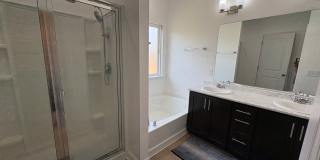 MOVE IN SPECIAL: $1000 OFF 1ST MONTH'S RENT!** Gallery 8