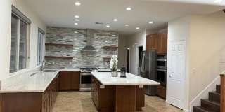 Elegant 4-Bedroom Oasis Near Downtown Summerlin Gallery 7