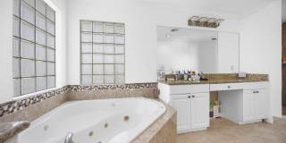 6934 Grapeview Boulevard Gallery 16