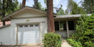 Bright Two Bedroom Home With a Large Backyard and Garage Gallery 1