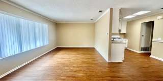 2759 College Blvd- 1/2 OFF 1ST MONTH! Extra Parking, Sun Room, Garage, Fireplace Gallery 1