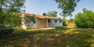 3-Bedroom Home Near Dining and Shopping Gallery 12