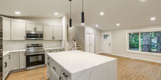 Bright & Charming 4bed/2.5bath in Desirable Edmonds Neighborhood! Gallery 6