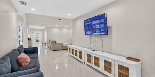 10065 Camelback Lane Gallery 10