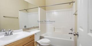 Freshly Remodeled 3-Story Townhome in a Gated Community — Blocks to MAX & Gresham Station Gallery 24