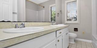 Unique 3 Bedroom Home with Large Yard & Bonus Room! Gallery 14
