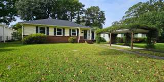 **Available mid-September ** 303 Brandywine Rd. Savannah Ga. Gallery 1