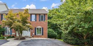 Beautiful End Unit Townhome in Weatherhill Farms Gallery 1