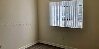 2733 NE 3rd Ct Gallery 10