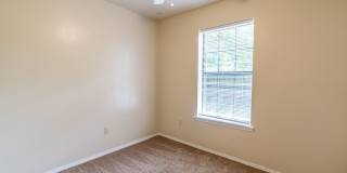 Refreshed 3 BR/2 BA home near I-49/UofA! Large fenced yard! Gallery 13