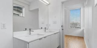 936 N LEITHGOW Street Gallery 17