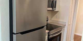 Newly renovated 2 bed x 1 bath on top floor in Kirkland! Gallery 6