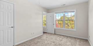 Spacious 3-Bedroom Townhome in Ganyard Farm Gallery 9