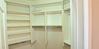 Beautiful 4 bedroom for rent. Gallery 30