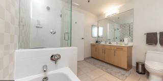 207 W WASHINGTON Square Gallery 22
