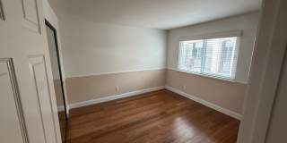 Upgraded Corner Condo with Lagoon View Gallery 13