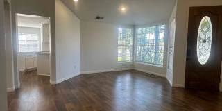 Spacious 3BD/2.5BA Home in Bakersfield's 93311 — HOA Community, Pool, Fireplace, Garage & Small Pets Welcome! Gallery 3