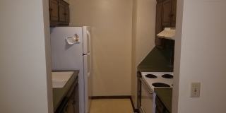 quiet complex, 1200 sq feet , walk in closet second floor Gallery 7