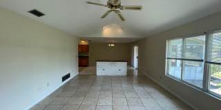 Spacious 3 Bedroom home in Pelican Bay- Golf Course View Gallery 11