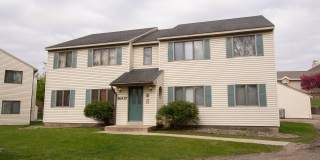 Upstairs condo with garage space in great NW location! Gallery 1