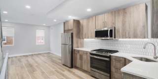 23 E SILVER Street Gallery 1
