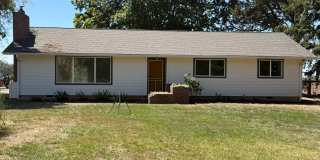 Rare 3 Bedroom House with a Shop! Gallery 1