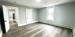 121 Oak Street Gallery 10