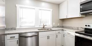 2/1 House - Just Renovated Kitchen & Bath Gallery 1